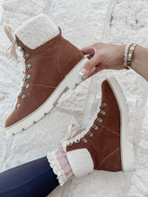 Load image into Gallery viewer, Denver Dreamin’ Fur Booties - Brown
