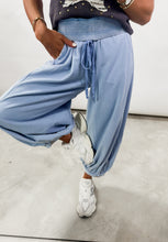 Load image into Gallery viewer, Weekend Ready Acid Washed Capri Length Bubble Pants - Washed Blue