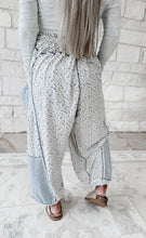 Load image into Gallery viewer, Trendy Pick Floral Printed Knit Pants - grey