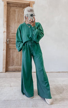 Load image into Gallery viewer, Showing Out Green Sweatpants