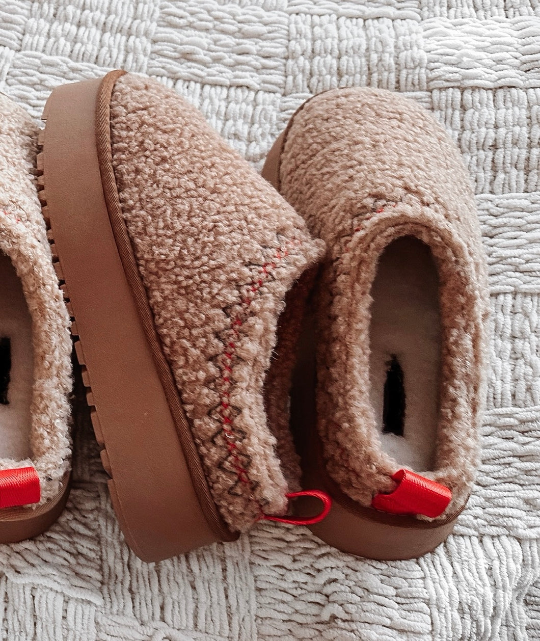 Wyoming Wish Sherpa Camel Slippers (FINAL SALE)