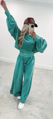 Showing Out Green Cropped Sweatshirt