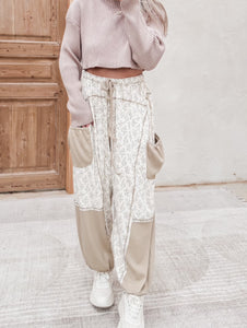 Trendy Pick Floral Knit Pants