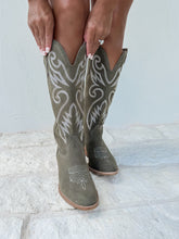 Load image into Gallery viewer, Nia Artisan Embroidered Classic Western Boots - Green