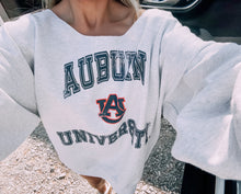Load image into Gallery viewer, Vintage Auburn Tigers Sweatshirt *officially licensed*￼