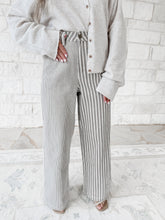 Load image into Gallery viewer, Trend Starter Striped Mixed Jeans - Brown