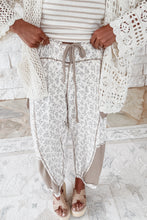 Load image into Gallery viewer, Trendy Pick Floral Printed Knit Jogger Pants - Caramel