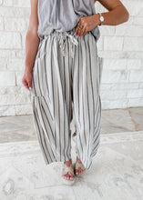 Load image into Gallery viewer, Sienna Striped Side Pocket Loose Relaxed Fit Cropped Pants