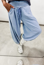 Load image into Gallery viewer, Weekend Ready Acid Washed Capri Length Bubble Pants - Washed Blue