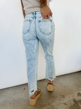 Load image into Gallery viewer, Meg Distressed Jeans