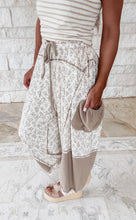 Load image into Gallery viewer, Trendy Pick Floral Printed Knit Jogger Pants - Caramel