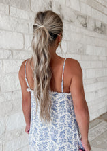 Load image into Gallery viewer, Katie Ruffle Floral Print Maxi Maxi - Blue