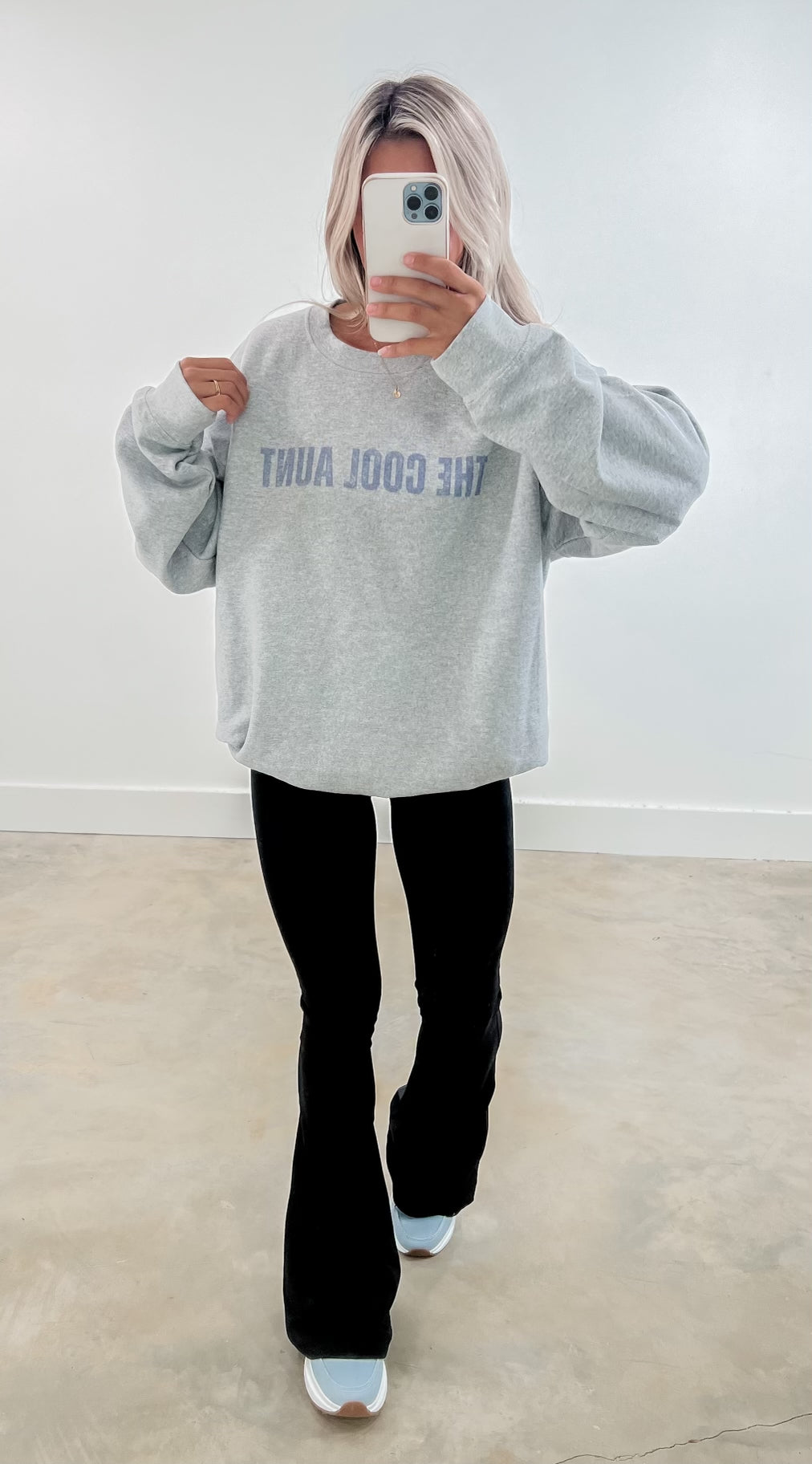 The Cool Aunt Sweatshirt (gildan TAT 1 week)