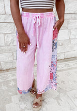 Load image into Gallery viewer, Luna Mineral Washed Spring Bandana Print Cropped Pants