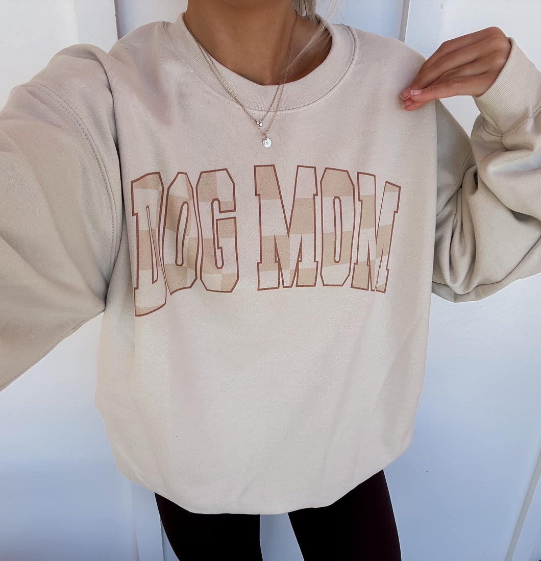 Dog Mom Checkered Sweatshirt (gildan tat 1 week)